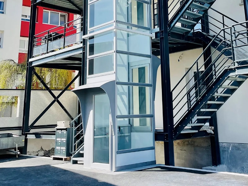 آسانسور از بیرون ساختمان عکس