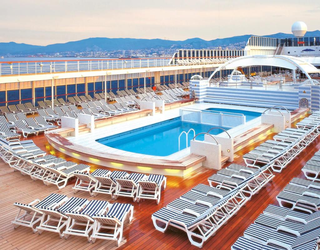 امکانات کشتی کروز