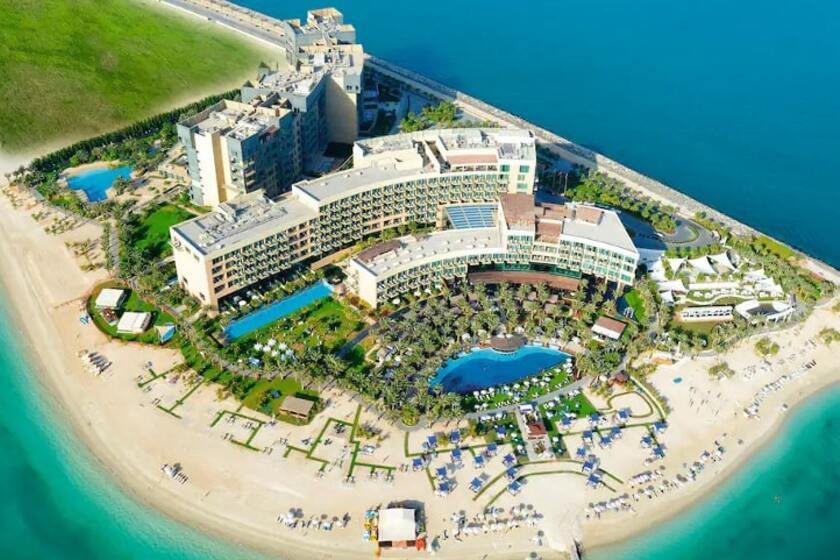 چرا هتلهای یوآل دبی انتخاب مسافران حرفهای است؟