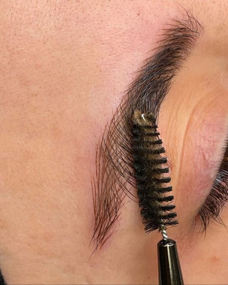 میکروبلیدینگ ابرو به روش فیبروز